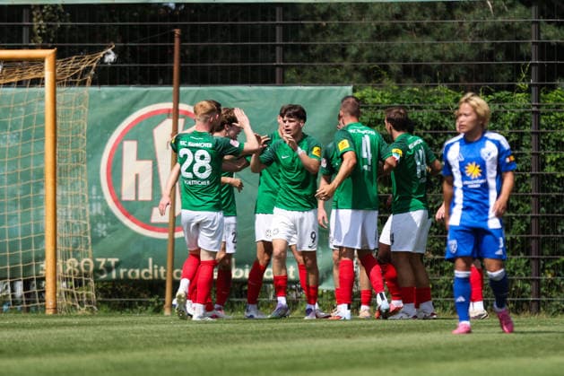 01.08.2026, Fussball, Herren, Regionalliga Nord, 1. Spieltag, HSC Hannover - BSV Kickers Emden Torjubel zum 1:1 durch Finn Hoffmann (9 HSC Hannover) *** August 1, 2026, Soccer, Men s, Regionalliga Nord, Matchday 1, HSC Hannover vs. BSV Kickers Emden: Celebration of the 1-1 goal by Finn Hoffmann 9, HSC Hannover