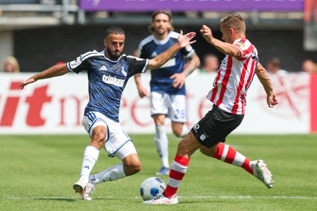 2026-08-01 Sparta Rotterdam v MSV Duisburg - Pre Season Friendly ROTTERDAM, NETHERLANDS - AUGUST 1: Ramien Safi of MSV Duisburg battles for the ball with Jens Toonstra of Sparta Rotterdam during the Pre Season Friendly match between Sparta Rotterdam and MSV Duisburg at Sparta-stadion Het Kasteel on August 1, 2026 in Rotterdam, Netherlands. Rotterdam Sparta-stadion Het Kasteel Netherlands Content not available for redistribution in The Netherlands directly or indirectly through any third parties. Copyright: xHansxvanxderxValkx