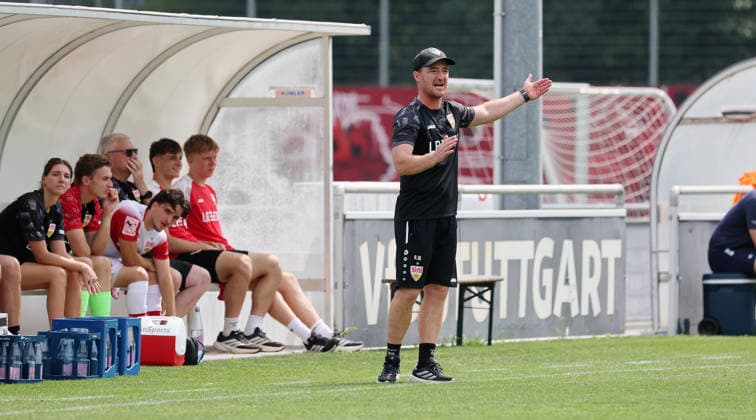 2026.08.01, Deutschland, Stuttgart, Fußball VfB Stuttgart II vs. FC Astoria Walldorf, Trainer Nico Willig (VfBII) *** August 1, 2026, Germany, Stuttgart, Soccer: VfB Stuttgart II vs. FC Astoria Walldorf, Coach Nico Willig (VfB II)
