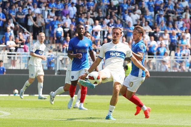 01.08.2026, xtvx, Fussball Testspiel, SV Darmstadt 98 - FC Portsmouth v.l. Zweikampf, Duell, duel, tackle, compete Lance Duijevstijn (SV Darmstadt 98) Adrian Segecic (FC Portsmouth) (DFL DFB REGULATIONS PROHIBIT ANY USE OF PHOTOGRAPHS as IMAGE SEQUENCES and or QUASI-VIDEO) Darmstadt *** August 1, 2026, xtvx, Soccer Friendly Match, SV Darmstadt 98 vs. FC Portsmouth, l Tackle, duel, tackle, compete: Lance Duijevstijn (SV Darmstadt 98) vs. Adrian Segecic (FC Portsmouth). DFL and DFB regulations prohibit any use of photographs as image sequences and or quasi-video. Darmstadt