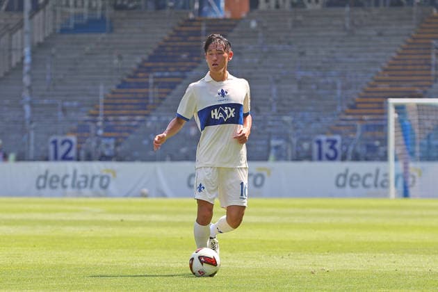 01.08.2026, xtvx, Fussball Testspiel, SV Darmstadt 98 - FC Portsmouth v.l. Hiroki Akiyama (SV Darmstadt 98) Freisteller, runs with the ball (DFL DFB REGULATIONS PROHIBIT ANY USE OF PHOTOGRAPHS as IMAGE SEQUENCES and or QUASI-VIDEO) Darmstadt *** August 1, 2026, xtvx, Soccer Friendly Match, SV Darmstadt 98 vs. FC Portsmouth, featuring Hiroki Akiyama, SV Darmstadt 98, free kick, runs with the ball. DFL and DFB regulations prohibit any use of photographs as image sequences and or quasi-video. Darmstadt
