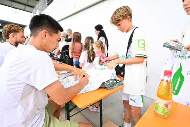 01.08.2026 - SpVgg Greuther Fürth Fuerth - Mannschaftsvorstellung Saisoneröffnung 2026 2027 - - xwoxzix - Autogrammstunde - Shinta Appelkamp (8, SpVgg Greuther Fürth ) *** August 1, 2026 SpVgg Greuther Fürth Fürth Team Presentation 2026–2027 Season Opener xwoxzix Shinta Appelkamp Autograph Session 8, SpVgg Greuther Fürth