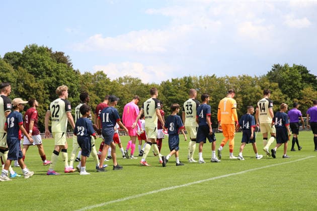 01.08.2026, xrekx, Fussball Testspiel, FC Metz - 1.FC Kaiserslautern v.l. Einlauf der Teams Jacob Rasmussen (1.FC Kaiserslautern) (DFL DFB REGULATIONS PROHIBIT ANY USE OF PHOTOGRAPHS as IMAGE SEQUENCES and or QUASI-VIDEO) Metz *** August 1, 2026, xrekx, Soccer Friendly Match, FC Metz vs. 1. FC Kaiserslautern – Teams Entering the Field – Jacob Rasmussen, 1. FC Kaiserslautern. DFL and DFB regulations prohibit any use of photographs as image sequences and or quasi-video. Metz