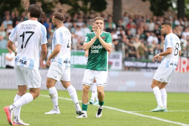 01.08.2026, Herren, Fussball, Saison 2026 2027, Regionalliga Bayern, 2. Spieltag: 1. FC Schweinfurt 1905 - TSV 1860 München Philipp Hack (FC Schweinfurt 05, 07) bedient Schweinfurt Riedel-Bau-Arena im Sachs-Stadio Bayern Unterfranken Deutschland *** August 1, 2026, Men s Soccer, 2026–2027 Season, Bavarian Regional League, Matchday 2: 1 FC Schweinfurt 1905 vs. TSV 1860 Munich; Philipp Hack, FC Schweinfurt 05, 07, Schweinfurt’s home stadium is the Riedel Bau Arena at the Sachs Stadio in Bavaria, Lower Franconia, Germany