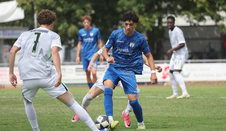 Freiberg , Fußball U19 DFB Pokal Junioren SGV Heilbronn-Freiberg vs. VfL Wolfsburg , Gianluca Mazzola ( SGV ) *** Freiberg, U19 Soccer, DFB Junior Cup: SGV Heilbronn Freiberg vs. VfL Wolfsburg, Gianluca Mazzola (SGV)