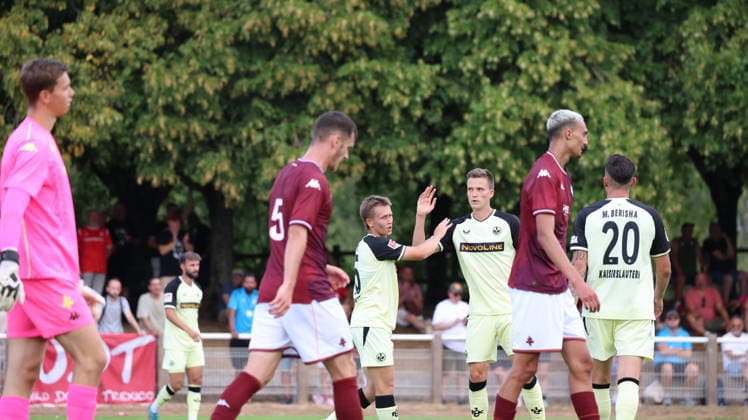 01.08.2026, xrekx, Fussball Testspiel, FC Metz - 1.FC Kaiserslautern v.l. Torjubel nach dem Tor zum celebrating the goal celebrate 0:1 durch Naatan Skyttä Skyttae (1.FC Kaiserslautern) mit Fabian Kunze (1.FC Kaiserslautern) (DFL DFB REGULATIONS PROHIBIT ANY USE OF PHOTOGRAPHS as IMAGE SEQUENCES and or QUASI-VIDEO) Metz *** August 1, 2026, xrekx, Soccer Friendly Match, FC Metz 1 FC Kaiserslautern v l Goal celebration after the goal scored by Naatan Skyttä Skyttae 0-1 for FC Kaiserslautern with Fabian Kunze 1 FC Kaiserslautern DFL DFB REGULATIONS PROHIBIT ANY USE OF PHOTOGRAPHS as IMAGE SEQUENCES and or QUASI VIDEO Metz