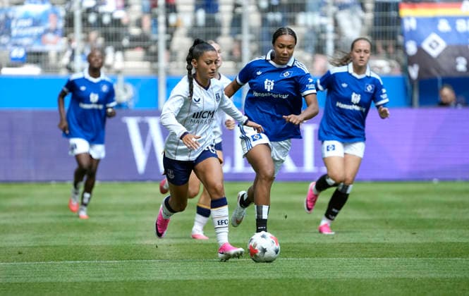 Foto : Maz Pacheco ( Everton ) gegen Melina KRÜGER (HSV , rechts) HSV Saisoneröffnung am Sa. 01.08.2026 Fussball Testspiel der Damen Hamburger SV - FC Everton *** Photo by Maz Pacheco: Everton vs. Melina Krüger (HSV), right: HSV season opener on Sat, Aug. 1, 2026—women s soccer friendly between Hamburger SV and Everton FC