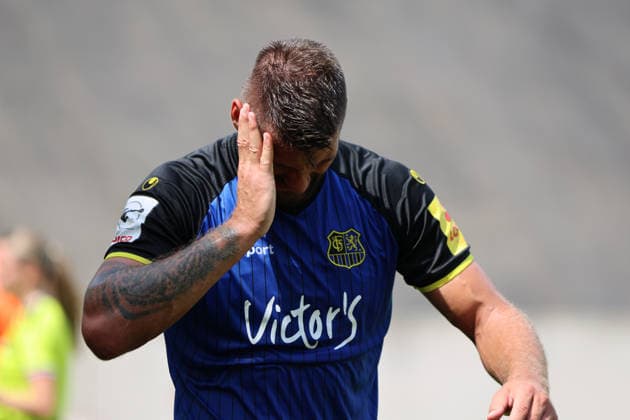 01.08.2026, Fussball, Herren, Testspiel, Saison 2026 2027, 1. FC Saarbrücken - US Thionville Lusitanos, Kai Brünker (1. FC Saarbrücken) verletzt Saarbrücken Ludwigsparkstadion Saarland Deutschland (DEU) *** August 1, 2026, Soccer, Men s, Friendly, 2026–2027 Season, 1 FC Saarbrücken vs. US Thionville Lusitanos, Kai Brünker (1 FC Saarbrücken) injured, Saarbrücken, Ludwigsparkstadion, Saarland, Germany, DEU Copyright: xSebastianxBachx