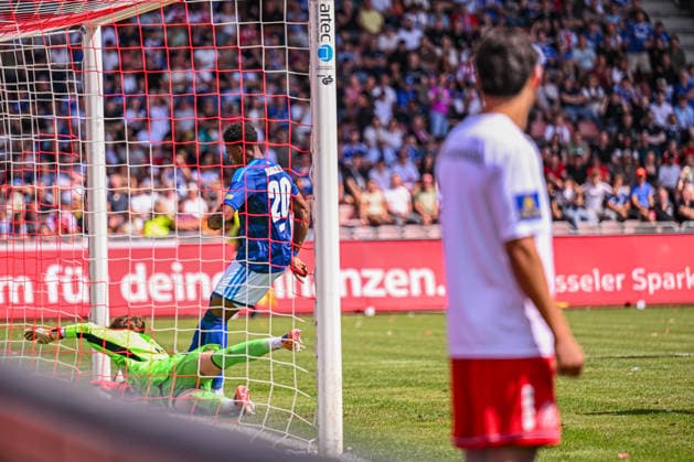 01.08.2026, Fussball, Saison 2026 2027, Testspiel, KSV Hessen Kassel - FC Schalke 04, Junior Adamu (FC Schalke 04) erzielt das Tor zum 0:2, xRHR-FOTO YYx *** August 1, 2026, Soccer, 2026–2027 Season, Friendly Match, KSV Hessen Kassel vs. FC Schalke 04, Junior Adamu of FC Schalke 04 scores the goal to make it 0–2, xRHR PHOTO YYx Copyright: KROEGER RHR-FOTOx RHR-FOTO YY