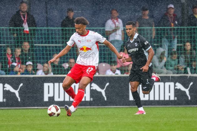 Tidiam Gomis (RB Leipzig, 27) am Ball, Amin Farouk (SC Verl, 07), RB Leipzig vs SC Verl, Fussball, Testspiel, Saison 2026 27, 01.08..2026,¨ RB Leipzig vs SC Verl, Fussball, Testspiel, Saison 2026 27, 01.08.2026 Leipzig *** Tidiam Gomis (RB Leipzig), 27, on the ball; Amin Farouk (SC Verl), 07; RB Leipzig vs. SC Verl, soccer, friendly match, 2026–27 season, August 1, 2026, RB Leipzig vs. SC Verl, soccer, friendly match, 2026–27 season, August 1, 2026, Leipzig Copyright: xEibner-Pressefoto LauraxRoemerx EP_LRR