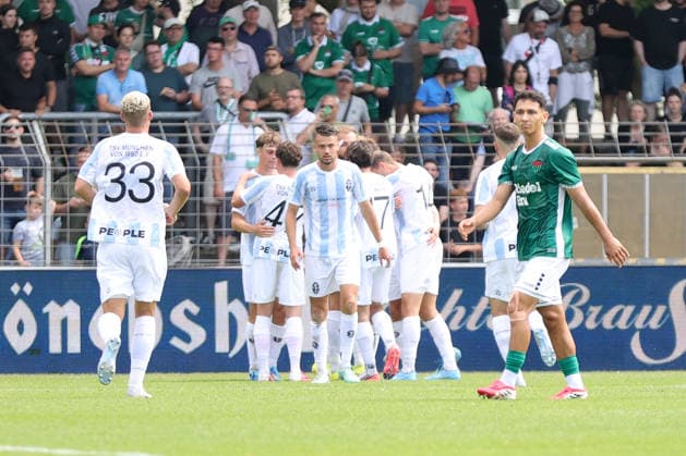 01.08.2026, Herren, Fussball, Saison 2026 2027, Regionalliga Bayern, 2. Spieltag: 1. FC Schweinfurt 1905 - TSV 1860 München Jubel beim TSV 1860 München nach dem 1:1-Ausgleich Schweinfurt Riedel-Bau-Arena im Sachs-Stadio Bayern Unterfranken Deutschland *** August 1, 2026, Men s Soccer, 2026–2027 Season, Bavarian Regional League, Matchday 2: 1 FC Schweinfurt 1905 vs. TSV 1860 Munich. Jubilation at TSV 1860 Munich after the 1–1 draw at the Schweinfurt Riedel Bau Arena in the Sachs Stadium, Bavaria, Lower Franconia, Germany