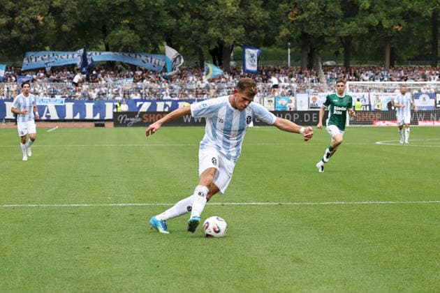 01.08.2026, Herren, Fussball, Saison 2026 2027, Regionalliga Bayern, 2. Spieltag: 1. FC Schweinfurt 1905 - TSV 1860 Muenchen Florian Niederlechner ( 7, TSV 1860 München) Schweinfurt Sachs-Stadion Bayern Deutschland *** August 1, 2026, Men s, Soccer, 2026–2027 season, Bavarian Regional League, Matchday 2: 1 FC Schweinfurt 1905 vs. TSV 1860 Munich; Florian Niederlechner 7; TSV 1860 Munich vs. Schweinfurt at Sachs Stadium, Bavaria, Germany