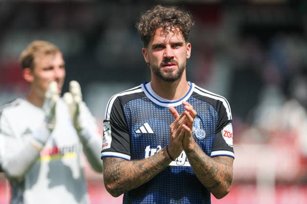 2026-08-01 Sparta Rotterdam v MSV Duisburg - Pre Season Friendly ROTTERDAM, NETHERLANDS - AUGUST 1: Lex Tyger Lobinger of MSV Duisburg is thanking the fans for their support after the draw during the Pre Season Friendly match between Sparta Rotterdam and MSV Duisburg at Sparta-stadion Het Kasteel on August 1, 2026 in Rotterdam, Netherlands. Rotterdam Sparta-stadion Het Kasteel Netherlands Content not available for redistribution in The Netherlands directly or indirectly through any third parties. Copyright: xHansxvanxderxValkx