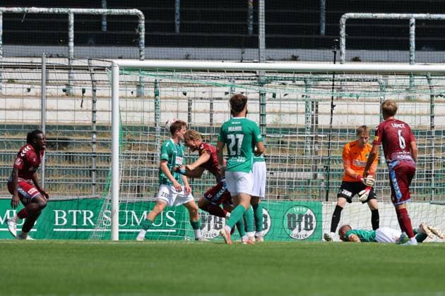 01.08.26, GER, Regionalliga Nord, Fussball, 1. Spieltag, Saison 2026 2027, Dietmar-Scholze-Stadion an der Lohmuehle, VfB Luebeck vs SC Weiche Flensburg Tor zum 1:1. Torschütze Torschuetze Kevin Ntika (SC Weiche Flensburg 08 05) trifft zum 1:1 ins Tor von Torwart Finn Böhmker Finn Boehmker (VfB Luebeck 01) Foto nordphoto GmbH Tauchnitz Luebeck Dietmar-Scholze-Stadion an der Lohmuehle SH Germany *** August 26, 2026, Germany, Regionalliga Nord, Soccer, Matchday 1, 2026–2027 Season, Dietmar Scholze Stadium an der Lohmuehle, VfB Lübeck vs. SC Weiche Flensburg Goal to make it 1–1 Scorer: Kevin Ntika of SC Weiche Flensburg 08 05 scores the 1–1 goal past goalkeeper Finn Böhmker of VfB Lübeck 01 Photo: nordphoto GmbH Tauchnitz LLübeck, Dietmar Scholze Stadium at the Lohmühle, SH, Germany Copyright: xnordphotoxGmbHx xTauchnitzx