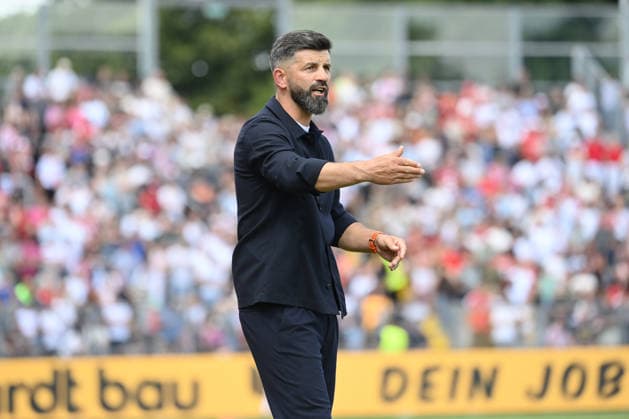 Trainer Miron Muslic (FC Schalke 04) 01.08.2026, Fussball, Saison 2026 2027, Testspiel, KSV Hessen Kassel - FC Schalke 04 Kassel Auestadion Deutschland *** Coach Miron Muslic, FC Schalke 04, August 1, 2026, Soccer, 2026–2027 Season, Friendly Match, KSV Hessen Kassel vs. FC Schalke 04, Auestadion, Kassel, Germany Team2
