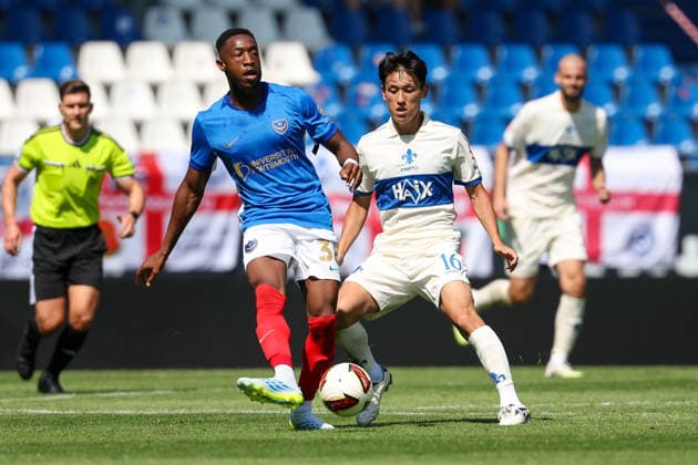 2026.08.01 Darmstadt, Testpiel SV Darmstadt 98 - FC Portsmouth v.l. Ebou Adams (Portsmouth), Hiroki Akiyama (SV Darmstadt 98), in action, with the ball *** August 1, 2026, Darmstadt, Friendly Match: SV Darmstadt 98 vs. FC Portsmouth; Ebou Adams (Portsmouth) and Hiroki Akiyama (SV Darmstadt 98) in action with the ball Copyright: HMBxMedia JoaquimxFerreira