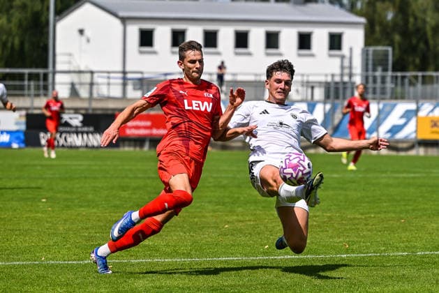 01.08.2026, GER, Fußball, Herren, RL Bayern, Saison 2026 2027, FC Memmingen vs SpVgg Ansbach Fabian Lutz (Memmingen, 8), Lucas Beetz (Ansbach, 2) Memmingen e-con ArenaPark Bayern Deutschland *** August 1, 2026, GER, Soccer, Men s, Bavarian Regional League, 2026–2027 Season, FC Memmingen vs. SpVgg Ansbach; Fabian Lutz (Memmingen), 8; Lucas Beetz (Ansbach), 2; Memmingen, ArenaPark, Bavaria, Germany Copyright: xNordphotox xHafnerx