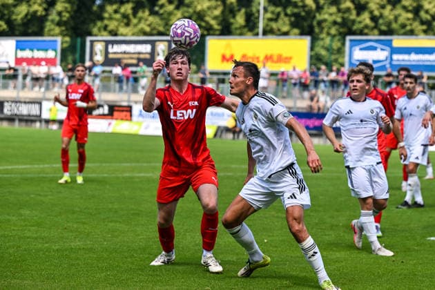 01.08.2026, GER, Fußball, Herren, RL Bayern, Saison 2026 2027, FC Memmingen vs SpVgg Ansbach Timo Schmidt (Memmingen, 4), Tobias Dietrich (Ansbach, 6) Memmingen e-con ArenaPark Bayern Deutschland *** August 1, 2026, GER, Soccer, Men s, Bavarian Regional League, 2026–2027 Season, FC Memmingen vs. SpVgg Ansbach; Timo Schmidt (Memmingen), 4; Tobias Dietrich (Ansbach), 6; Memmingen, at ArenaPark, Bavaria, Germany Copyright: xNordphotox xHafnerx