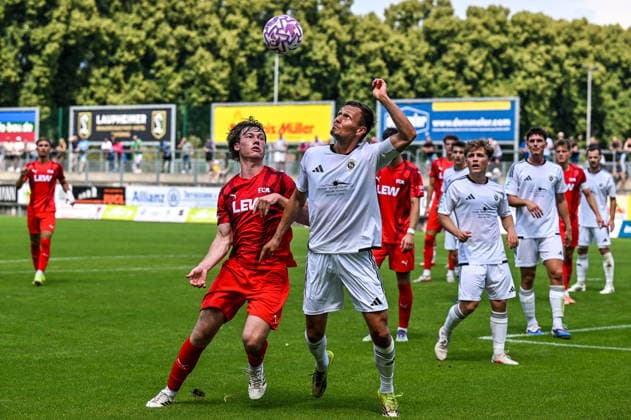 01.08.2026, GER, Fußball, Herren, RL Bayern, Saison 2026 2027, FC Memmingen vs SpVgg Ansbach Timo Schmidt (Memmingen, 4), Tobias Dietrich (Ansbach, 6) Memmingen e-con ArenaPark Bayern Deutschland *** August 1, 2026, GER, Soccer, Men s, Bavarian Regional League, 2026–2027 Season, FC Memmingen vs. SpVgg Ansbach; Timo Schmidt (Memmingen), 4; Tobias Dietrich (Ansbach), 6; Memmingen, at ArenaPark, Bavaria, Germany Copyright: xNordphotox xHafnerx