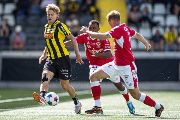 260801 Häckens Simen Hestnes och Kalmars Abdussalam Magashy och Sivert Engh overby under fotbollsmatchen i Allsvenskan mellan Häcken och Kalmar den 1 augusti 2026 i Göteborg. *** 260801 Häcken s Simen Hestnes and Kalmar s Abdussalam Magashy and Sivert Engh Overby during the Allsvenskan soccer match between Häcken and Kalmar on August 1, 2026, in Gothenburg  Copyright: MICHAELxERICHSEN BB260801MI006
