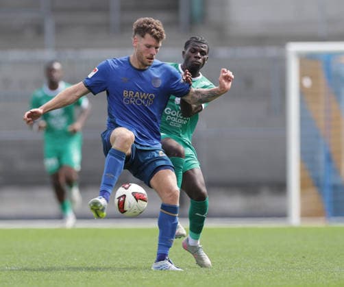 Kevin Ehlers (Eintracht Braunschweig) im Duell mit Nsingi (La Louviere) Fussball, Herren, Saison 2026 2027 2.BL, Eintracht Stadion, Eintracht Braunschweig gegen RAAL La Louviere, Saisonvorbereitung, Testspiel, 0-0 DFL REGULATIONS PROHIBIT ANY USE OF PHOTOGRAPHS AS IMAGE SEQUENCES AND OR QUASI-VIDEO. *** Kevin Ehlers, Eintracht Braunschweig, facing off against Nsingi La Louviere; Soccer, Men s, 2026–2027 Season, 2nd Division, Eintracht Stadium, Eintracht Braunschweig vs. RAAL La Louvière, preseason, friendly match, 0–0. DFL regulations prohibit any use of photographs as image sequences and or quasi-video.