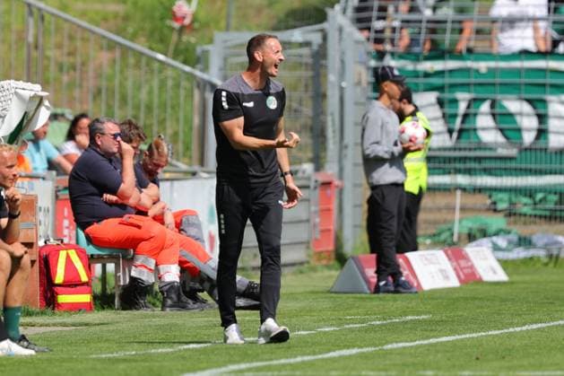 01.08.26, GER, Regionalliga Nord, Fussball, 1. Spieltag, Saison 2026 2027, Dietmar-Scholze-Stadion an der Lohmuehle, VfB Luebeck vs SC Weiche Flensburg Coachingzone Seitenlinie Trainerbereich Technische Zone. Trainer Kevin Rodewald (VfB Luebeck) Foto nordphoto GmbH Tauchnitz Luebeck Dietmar-Scholze-Stadion an der Lohmuehle SH Germany *** August 26, 2026, GER, Regionalliga Nord, Soccer, Matchday 1, 2026–2027 Season, Dietmar Scholze Stadium at the Lohmühle, VfB Lübeck vs. SC Weiche Flensburg Coaching Zone, Sideline, Coaches’ Area, Technical Zone, Coach Kevin Rodewald, VfB Lübeck, Photo: nordphoto GmbH, Tauchnitz, Lübeck, Dietmar Scholze Stadium at the Lohmühle, SH, Germany Copyright: xnordphotoxGmbHx xTauchnitzx
