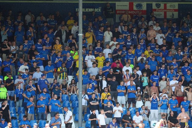 2026.08.01 Darmstadt, Testpiel SV Darmstadt 98 - FC Portsmouth v.l. FC Portsmouth Fans *** August 1, 2026, Darmstadt, Friendly Match: SV Darmstadt 98 vs. FC Portsmouth – FC Portsmouth Fans Copyright: HMBxMedia JoaquimxFerreira