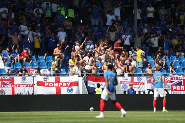 2026.08.01 Darmstadt, Testpiel SV Darmstadt 98 - FC Portsmouth v.l. FC Portsmouth Fans *** August 1, 2026, Darmstadt, Friendly Match: SV Darmstadt 98 vs. FC Portsmouth – FC Portsmouth Fans Copyright: HMBxMedia JoaquimxFerreira