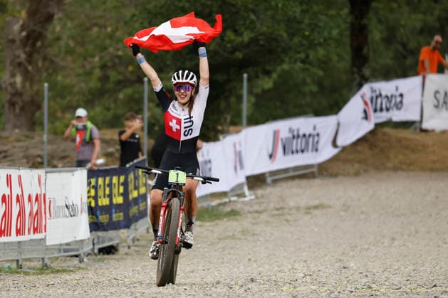 01.08.2026, Monteceneri, Monte Ceneri, 2026 UEC MTB European Championship, EM, Europameisterschaft XCO Women Junior s Final (cross country olympic), Anja Grossmann 1 (SUI) celebrating her solo victory at the finish line of the Women s Junior Cross Country Olympic European championship Monteceneri Monte Ceneri Ticino Switzerland *** August 1, 2026, Monteceneri, Monte Ceneri, 2026 UEC MTB European Championship XCO Women’s Junior Final (Cross Country Olympic), Anja Grossmann (1 SUI) celebrating her solo victory at the finish line of the Women’s Junior Cross Country Olympic European Championship in Monteceneri, Monte Ceneri, Ticino, Switzerland Copyright: xJustPictures.ch FrancescoxMinghettix jp-en-FrMi-_NG_2390