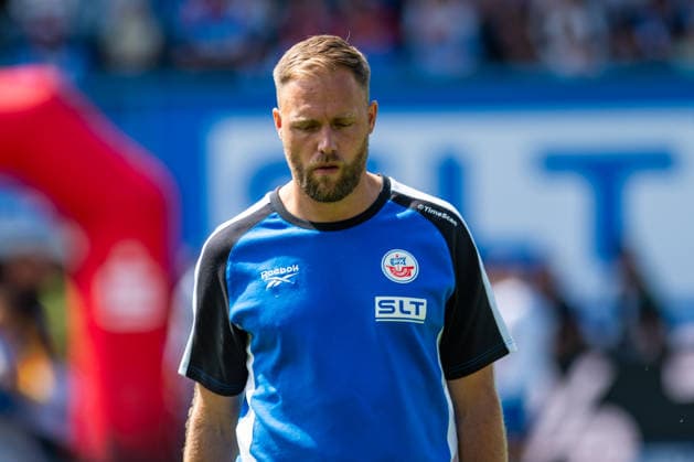 Rostock, Deutschland 01. August 2026: Testspiel - 2026 2027 - FC Hansa Rostock gegen Borussia Mönchengladbach Im Bild: Trainer Daniel Brinkmann (Hansa Rostock) *** Rostock, Germany, August 1, 2026; 2026-2027 preseason match: FC Hansa Rostock vs. Borussia Mönchengladbach; Pictured: Coach Daniel Brinkmann of Hansa Rostock Copyright: xFotostandx xVoelkerx