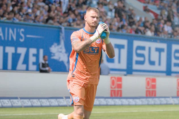 01.08.2026 Fußball Herren 2026 2027 Testspiel FC Hansa Rostock - VfL Borussia Mönchengladbach Ostseestadion Rostock Luca Unbehaun (Rostock, 1, orange) begrüßt die Fankurve auf seinem Weg ins Tor. Rostock Mecklenburg-Vorpommern Deutschland *** August 1, 2026 Men s Soccer 2026–2027 Friendly Match FC Hansa Rostock vs. VfL Borussia Mönchengladbach Ostseestadion, Rostock Luca Unbehaun, Rostock, 1, in orange, greets the fan section on his way to the goal Rostock, Mecklenburg-Western Pomerania, Germany