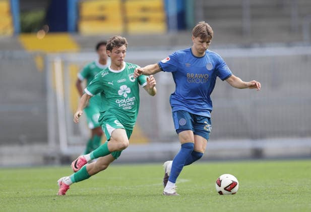Tristan Wagner (Eintracht Braunschweig) im Duell mit Quentin Benaets (La Louviere) Fussball, Herren, Saison 2026 2027 2.BL, Eintracht Stadion, Eintracht Braunschweig gegen RAAL La Louviere, Saisonvorbereitung, Testspiel, 0-0 DFL REGULATIONS PROHIBIT ANY USE OF PHOTOGRAPHS AS IMAGE SEQUENCES AND OR QUASI-VIDEO. *** Tristan Wagner of Eintracht Braunschweig faces off against Quentin Benaets of La Louviere; Soccer, Men s, 2026–2027 Season, 2nd Division, Eintracht Stadium, Eintracht Braunschweig vs. RAAL La Louviere, preseason, friendly match, 0–0. DFL regulations prohibit any use of photographs as image sequences and or quasi-video.