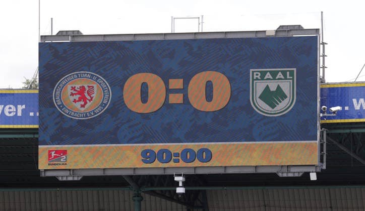 Fussball, Herren, Saison 2026 2027 2.BL, Eintracht Stadion, Eintracht Braunschweig gegen RAAL La Louviere, Saisonvorbereitung, Testspiel, 0-0 DFL REGULATIONS PROHIBIT ANY USE OF PHOTOGRAPHS AS IMAGE SEQUENCES AND OR QUASI-VIDEO. *** Soccer, Men s, 2026–2027 Season, 2nd Division, Eintracht Stadium, Eintracht Braunschweig vs. RAAL La Louvière, preseason, friendly match, 0–0. DFL regulations prohibit any use of photographs as image sequences and or quasi-video.