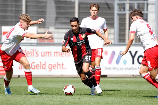 Leverkusen, Deutschland, Germany 1. Fussball Bundesliga, Saison 2026 2027 Testspiel Bayer 04 Leverkusen : Rot-Weiss Essen 3-0 am 01. 08. 2026 im Ulrich - Haberland Stadion in Leverkusen Gianluca SWAJKOWSKI (RWE), Lucas VAZQUEZ ( LEV) , Noah PESCH (RWE) und Jaka Äauber PotoÄnik (RWE) v.li.n.re.- Photo: Norbert Schmidt, Duesseldorf *** Leverkusen, Germany, German Bundesliga, 2026–2027 season, Friendly Match: Bayer 04 Leverkusen vs. Rot-Weiss Essen, 3–0 on August 1, 2026, at Ulrich Haberland Stadium in Leverkusen. Gianluca SWAJKOWSKI (RWE), Lucas VAZQUEZ (LEV), Noah PESCH (RWE), and Jaka Äauber PotoÄ u008Dnik (RWE), from left to right. Photo by Norbert Schmidt, Düsseldorf