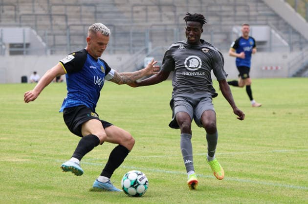 01.08.2026, Fussball, Herren, Testspiel, Saison 2026 2027, 1. FC Saarbrücken - US Thionville Lusitanos, Florian Pick (1. FC Saarbrücken), Bourama Diarra (US Thionville Lusitanos) Saarbrücken Ludwigsparkstadion Saarland Deutschland (DEU) *** August 1, 2026, Soccer, Men s, Friendly Match, 2026–2027 Season, 1 FC Saarbrücken vs. US Thionville Lusitanos, Florian Pick (1 FC Saarbrücken), Bourama Diarra (US Thionville Lusitanos), Saarbrücken, Ludwigsparkstadion, Saarland, Germany, DEU Copyright: xSebastianxBachx