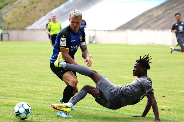 01.08.2026, Fussball, Herren, Testspiel, Saison 2026 2027, 1. FC Saarbrücken - US Thionville Lusitanos, Florian Pick (1. FC Saarbrücken), Bourama Diarra (US Thionville Lusitanos) Saarbrücken Ludwigsparkstadion Saarland Deutschland (DEU) *** August 1, 2026, Soccer, Men s, Friendly Match, 2026–2027 Season, 1 FC Saarbrücken vs. US Thionville Lusitanos, Florian Pick (1 FC Saarbrücken), Bourama Diarra (US Thionville Lusitanos), Saarbrücken, Ludwigsparkstadion, Saarland, Germany, DEU Copyright: xSebastianxBachx