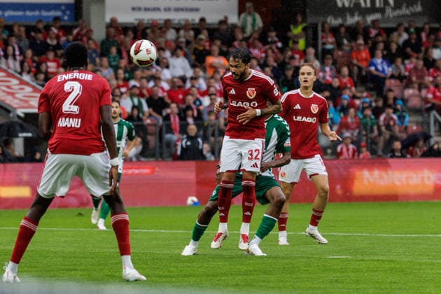 01.08.2026, GER, Testspiel, Saison 2026 2027), FC Energie Cottbus - SV Werder Bremen. Leonardo Bittencourt (FC Energie Cottbus 32) mit einem Kopfball Cottbus Stadion der Freundschaft Brandenburg Deutschland *** August 1, 2026, GER, Friendly Match, 2026–2027 Season, FC Energie Cottbus vs. SV Werder Bremen, Leonardo Bittencourt, FC Energie Cottbus 32, with a header, Cottbus Stadion der Freundschaft, Brandenburg, Germany Copyright: xnordphotoxGmbHx xTrienitzx