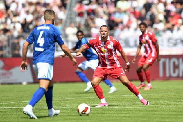 Sercan Sararer (KSV Hessen Kassel 10) (R), Hasan Kuru?ay (FC Schalke 04 4), GER, KSV Hessen Kassel vs FC Schalke 04, Fussball, Regionalliga Suedwest, Saison 2026-2027, Testspiel, 01.08.2026, GER, Fussball, Regionalliga Suedwest - KSV Hessen Kassel vs FC Schalke 04, 01.08.2026 Kassel *** Sercan Sararer, KSV Hessen Kassel 10 R, Hasan Kuruay, FC Schalke 04 4, GER, KSV Hessen Kassel vs. FC Schalke 04, Soccer, Regionalliga Southwest, 2026–2027 Season, Friendly Match, August 1, 2026, GER, Soccer, Regionalliga Southwest, KSV Hessen Kassel vs. FC Schalke 04, August 1, 2026, Kassel Copyright: xRolandxSippelx-xEibner-Pressefotox EP_RSL