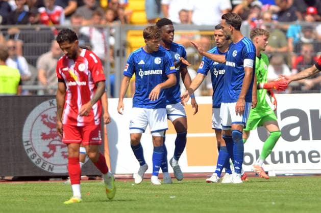 Jubel, Freude nach dem Treffer zum 0:2:, Junior Adamu (FC Schalke 04 20) (M), Kenan Karaman (FC Schalke 04 19) (R), GER, KSV Hessen Kassel vs FC Schalke 04, Fussball, Regionalliga Suedwest, Saison 2026-2027, Testspiel, 01.08.2026, GER, Fussball, Regionalliga Suedwest - KSV Hessen Kassel vs FC Schalke 04, 01.08.2026 Kassel *** Celebration and joy after the goal that made it 0–2: Junior Adamu (FC Schalke 04, 20M), Kenan Karaman (FC Schalke 04, 19R), GER, KSV Hessen Kassel vs. FC Schalke 04, soccer, Regionalliga Southwest, 2026–2027 season, friendly match, August 1, 2026, GER, Soccer, Regionalliga Southwest, KSV Hessen Kassel vs. FC Schalke 04, August 1, 2026, Kassel Copyright: xRolandxSippelx-xEibner-Pressefotox EP_RSL