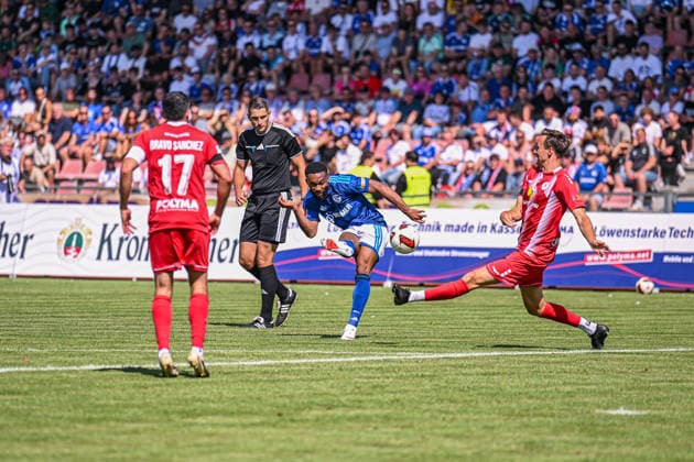 01.08.2026, Fussball, Saison 2026 2027, Testspiel, KSV Hessen Kassel - FC Schalke 04, Moussa Sylla (FC Schalke 04) erzielt das Tor zum 0:4, xRHR-FOTO YYx *** August 1, 2026, Soccer, 2026–2027 Season, Friendly Match, KSV Hessen Kassel vs. FC Schalke 04, Moussa Sylla of FC Schalke 04 scores the goal to make it 0–4, xRHR PHOTO YYx Copyright: KROEGER RHR-FOTOx RHR-FOTO YY