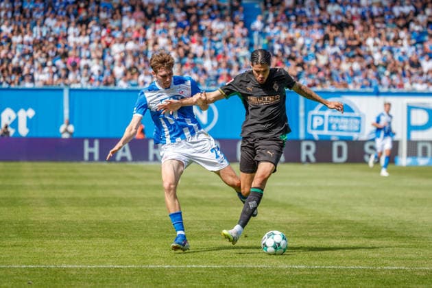 links Bernie Lennemann (Rostock) gegen Kevin Diks (Gladbach) ; GER, FC Hansa Rostock vs. Borussia Mönchengladbach, Fußball, Männer, Testspiel, Spielzeit 2026 2027, 01.08.2026 Rostock Ostseestadion Mecklenburg - Vorpommern Deutschland *** Left: Bernie Lennemann (Rostock) vs. Kevin Diks (Gladbach) GER, FC Hansa Rostock vs. Borussia Mönchengladbach, Soccer, Men, Friendly, 2026–2027 Season, August 1, 2026, Rostock Ostseestadion, Mecklenburg-Western Pomerania, Germany