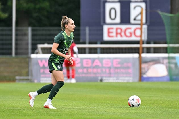 Fußball I Frauen I Saison 2026-2027 I Freundschaftsspiel I RB Leipzig - VfL Wolfsburg I 01.08.2026 Sophia Kleinherne (4, VfL Wolfsburg) Freisteller, Nahaufnahme, Porträt, Portrait, Einzelfoto, Einzelbild, Körper Markranstädt Rasenplatz, Stadion am Bad Großfeld, Am Stadtbad 30 Sachsen Deutschland *** Soccer I Women s I 2026–2027 Season I Friendly Match I RB Leipzig vs. VfL Wolfsburg I August 1, 2026 Sophia Kleinherne 4, VfL Wolfsburg, cutout, close-up, portrait, individual photo, single image, body, Markranstädt grass field, Stadion am Bad Großfeld, Am Stadtbad 30, Saxony, Germany Copyright: xLobeca InesxHähnelx