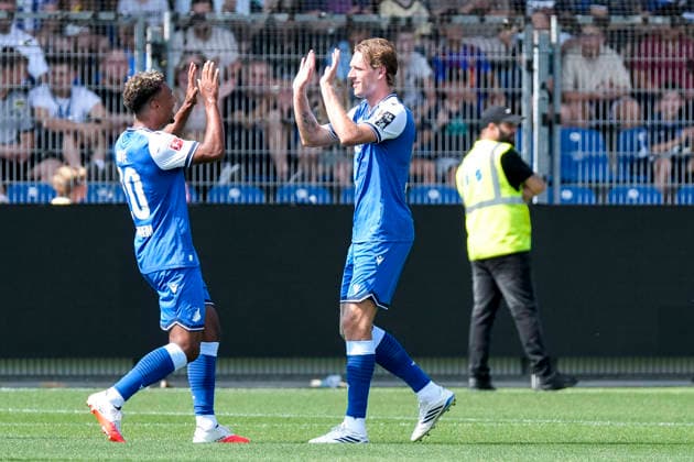 v.li.: Bambase Conte (Hoffenheim, 20), Torschütze Wouter Burger (Hoffenheim, 18), Spieler der TSG 1899 Hoffenheim, jubeln über das Tor zum 1:0, Jubel, Torjubel, Torerfolg, celebrate the goal, goal, celebration, jubelt ueber das Tor, Freuen, Freude, freut sich, optimistisch, positiv, Spielszene, Highlight, Action, Aktion, 01.08.2026, Sinsheim (Deutschland), Fussball, Testspiel, TSG 1899 Hoffenheim - Karlsruher SC, DFB DFL REGULATIONS PROHIBIT ANY USE OF PHOTOGRAPHS AS IMAGE SEQUENCES AND OR QUASI-VIDEO. *** From left: Bambase Conte (Hoffenheim), 20, goal scorer Wouter Burger (Hoffenheim), 18, players from TSG 1899 Hoffenheim, celebrating the 1-0 goal, Celebration, goal celebration, scoring a goal, celebrate the goal, goal, celebration, celebrating the goal, joy, happiness, happy, optimistic, positive, game scene, highlight, action, 01 08 2026, Sinsheim, Germany, soccer, friendly match, TSG 1899 Hoffenheim vs. Karlsruher SC, DFB and DFL regulations prohibit any use of photographs as image sequences and or quasi-video xozx