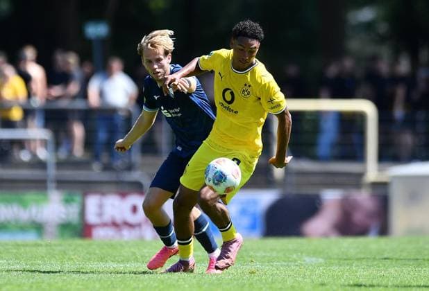 VfL Bochum U21, U 21 - Borussia Dortmund U23 ** NUR FÜR REDAKTIONELLE ZWECKE ** EDITORIAL USE ONLY **<p>Fußball Regionalliga West 1. SPIELTAG: VfL Bochum U21 - Borussia Dortmund U23 am 01.08.2026 in der Mondpalast-Arena in Herne Benedikt Samuel Lutz Wüstenhagen ( Borussia Dortmund U23 ), vorne - Lars Holtkamp ( VfL Bochum U21 ), hinten Deutschland Nordrhein Westfalen Herne Copyright: ThorstenxTillmann *** VfL Bochum U21 vs. Borussia Dortmund U23 ** FOR EDITORIAL USE ONLY ** EDITORIAL USE ONLY ** p Soccer Regionalliga West 1 Matchday VfL Bochum U21 vs. Borussia Dortmund U23 on August 1, 2026, at the Mondpalast Arena in Herne Benedikt Samuel Lutz Wüstenhagen Borussia Dortmund U23, in the foreground: Lars Holtkamp (VfL Bochum U21), in the background: Germany, North Rhine-Westphalia, Herne. Copyright ThorstenxTillmann Copyright: ThorstenxTillmann doc86yy6gidx601f4rp9eca ,EDITORIAL USE ONLY