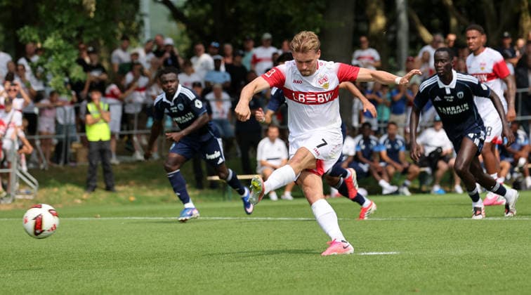 2026.08.01, Deutschland, Stuttgart, Fußball VfB Stuttgart vs. Paris FC, Maximilian Mittelstädt (VfB) verschießt den Elfmeter *** August 1, 2026, Germany, Stuttgart, Soccer: VfB Stuttgart vs. Paris FC; Maximilian Mittelstädt of VfB misses the penalty kick