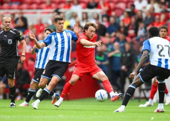 Aidan Morris of Middlesbrough (centre) in action Middlesbrough v Espanyol, Pre Season Friendly, Football, Riverside Stadium, Middlesbrough, UK - 01 Aug 2026Middlesbrough Riverside Stadium United Kingdom EDITORIAL USE ONLY No use with unauthorised audio, video, data, fixture lists, club league logos or live services. Online in-match use limited to 120 images, no video emulation. No use in betting, games or single club league player publications.  Copyright: xRichardxLee Shutterstockx 17025143n