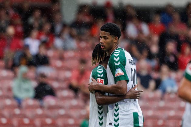 01.08.2026, GER, Testspiel, Saison 2026 2027), FC Energie Cottbus - SV Werder Bremen. Samuel Mbangula (SV Werder Bremen 7) jubelt ,it Salim Musah (SV Werder Bremen 29) Cottbus Stadion der Freundschaft Brandenburg Deutschland *** August 1, 2026, GER, Friendly Match, 2026–2027 Season, FC Energie Cottbus vs. SV Werder Bremen; Samuel Mbangula (SV Werder Bremen, No. 7) celebrates with Salim Musah (SV Werder Bremen, No. 29) at Cottbus Stadion der Freundschaft in Brandenburg, Germany Copyright: xnordphotoxGmbHx xTrienitzx