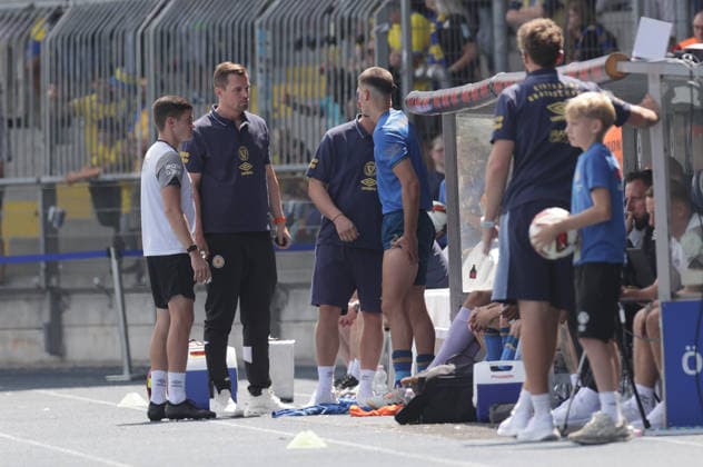 Verletzung Andi Hoti (Eintracht Braunschweig) Fussball, Herren, Saison 2026 2027 2.BL, Eintracht Stadion, Eintracht Braunschweig gegen RAAL La Louviere, Saisonvorbereitung, Testspiel, 0-0 DFL REGULATIONS PROHIBIT ANY USE OF PHOTOGRAPHS AS IMAGE SEQUENCES AND OR QUASI-VIDEO. *** Andi Hoti Injury, Eintracht Braunschweig Soccer, Men s, 2026–2027 Season, 2. Bundesliga, Eintracht Stadium, Eintracht Braunschweig vs. RAAL La Louvière, preseason, friendly match, 0–0. DFL regulations prohibit any use of photographs as image sequences and or quasi-video.