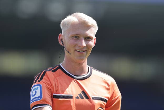 Schiedsrichter Luca Sambill (Luebeck) Fussball, Herren, Saison 2026 2027 2.BL, Eintracht Stadion, Eintracht Braunschweig gegen RAAL La Louviere, Saisonvorbereitung, Testspiel, 0-0 DFL REGULATIONS PROHIBIT ANY USE OF PHOTOGRAPHS AS IMAGE SEQUENCES AND OR QUASI-VIDEO. *** Referee Luca Sambill, Lübeck Soccer, Men s, 2026–2027 Season, 2nd Division, Eintracht Stadium, Eintracht Braunschweig vs. RAAL La Louvière, preseason, friendly match, 0–0. DFL regulations prohibit any use of photographs as image sequences and or quasi-video.