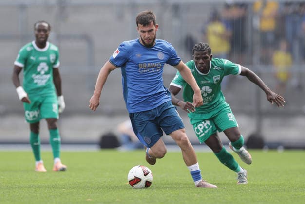 v.l., Mehmet Aydin (Eintracht Braunschweig), Nachon Nsingi (La Louviere) Fussball, Herren, Saison 2026 2027 2.BL, Eintracht Stadion, Eintracht Braunschweig gegen RAAL La Louviere, Saisonvorbereitung, Testspiel, 0-0 DFL REGULATIONS PROHIBIT ANY USE OF PHOTOGRAPHS AS IMAGE SEQUENCES AND OR QUASI-VIDEO. *** From left: Mehmet Aydin (Eintracht Braunschweig), Nachon Nsingi (La Louviere) – Soccer, Men s, 2026–2027 Season, 2nd Bundesliga, Eintracht Stadium, Eintracht Braunschweig vs. RAAL La Louvière, preseason, friendly match, 0–0. DFL regulations prohibit any use of photographs as image sequences and or quasi-video.